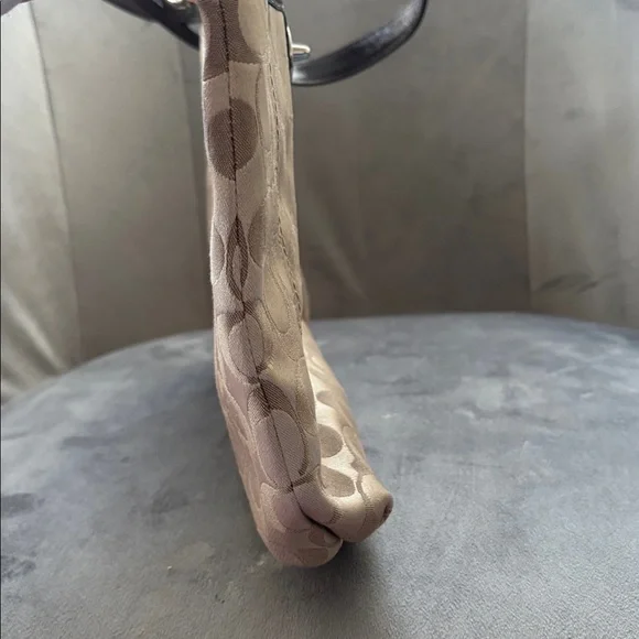 EUC Coach Tan and Brown Signature Shoulder Bag - Picture 3 of 5